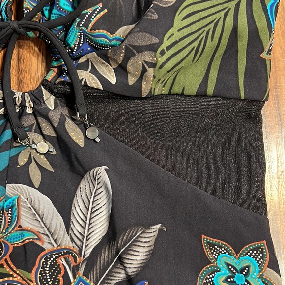 Amoressa Allana Blixen One Piece - Picture 7 of 16